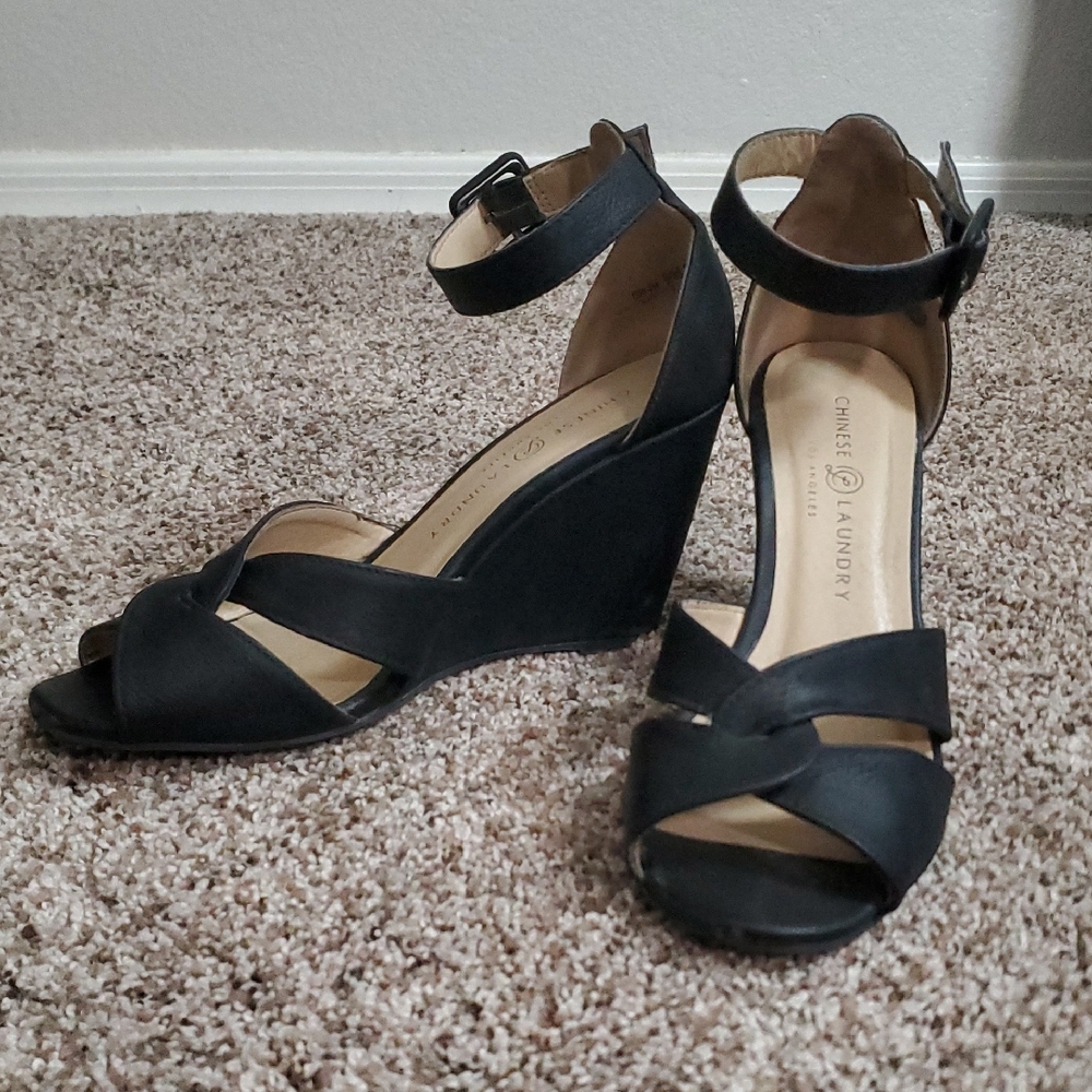 Chinese Laundry Black Crisscross Heels –‎ Size 8 – Timeless & Versatile